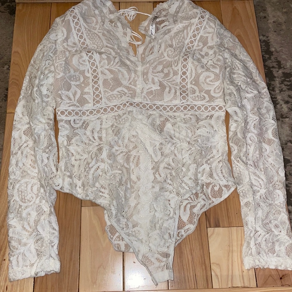 Beautiful lace bodysuit 🤍